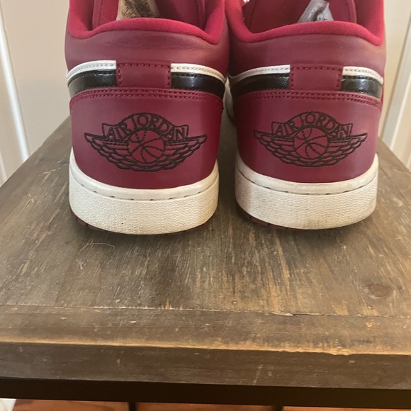 Popular Jordan 1’s! - Picture 3 of 3